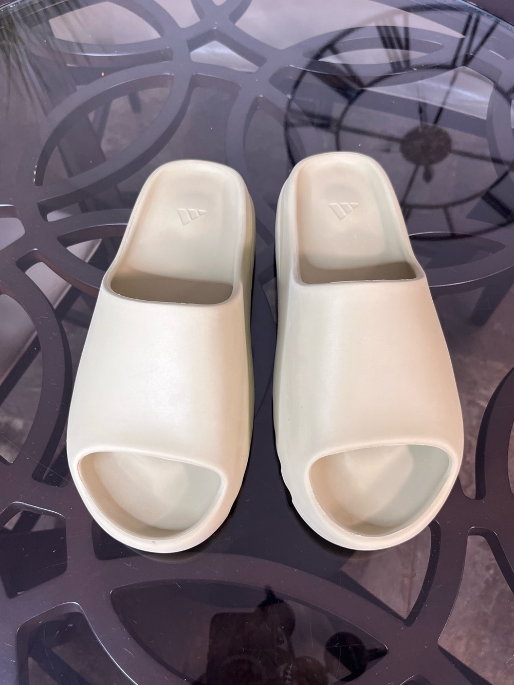Adidas Yeezy Slide Resin
Women’s Size 12